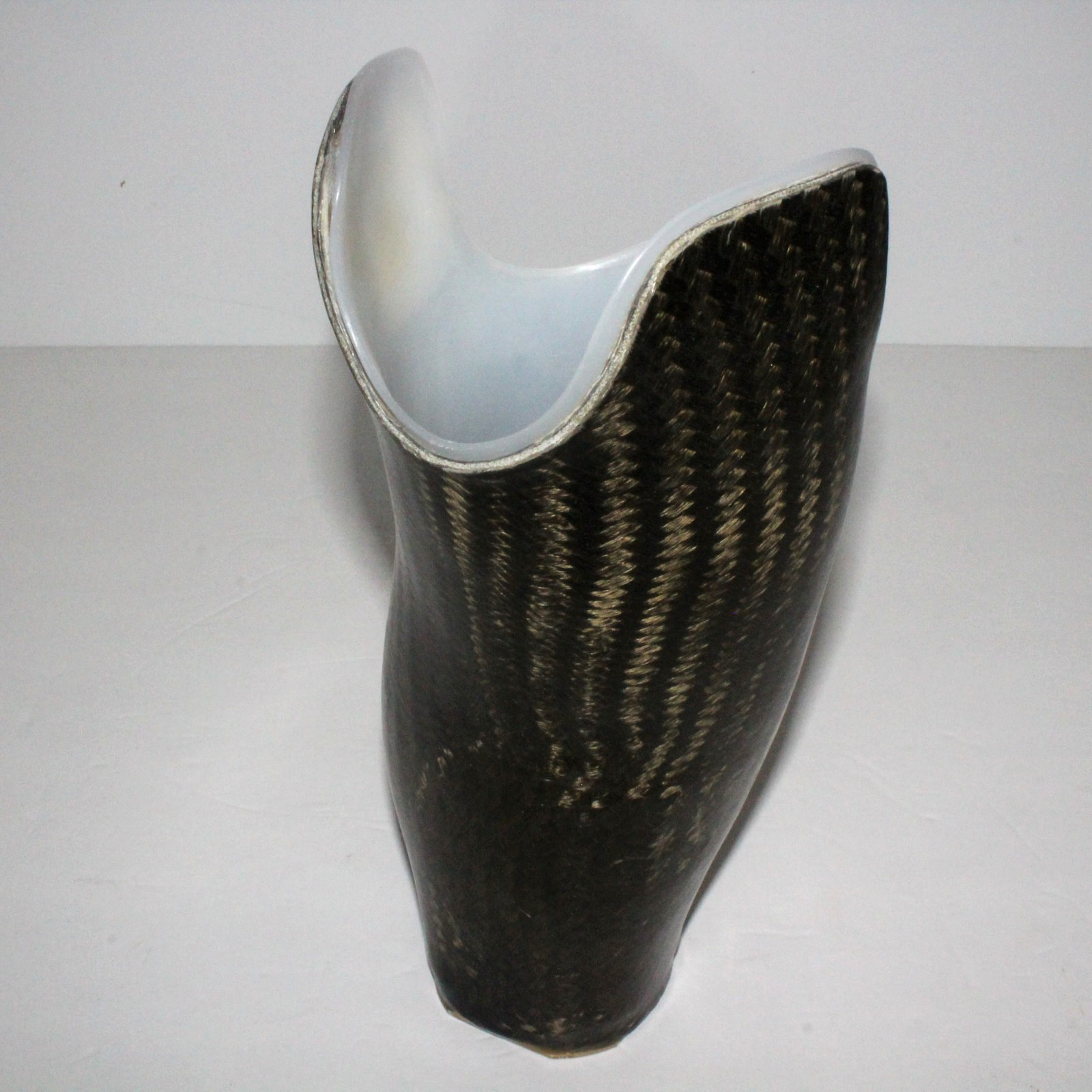 CLEAN BELOW-KNEE CARBON FIBER PROSTHETIC CALF SOCKET w/ DISTAL MOUNTING BASE