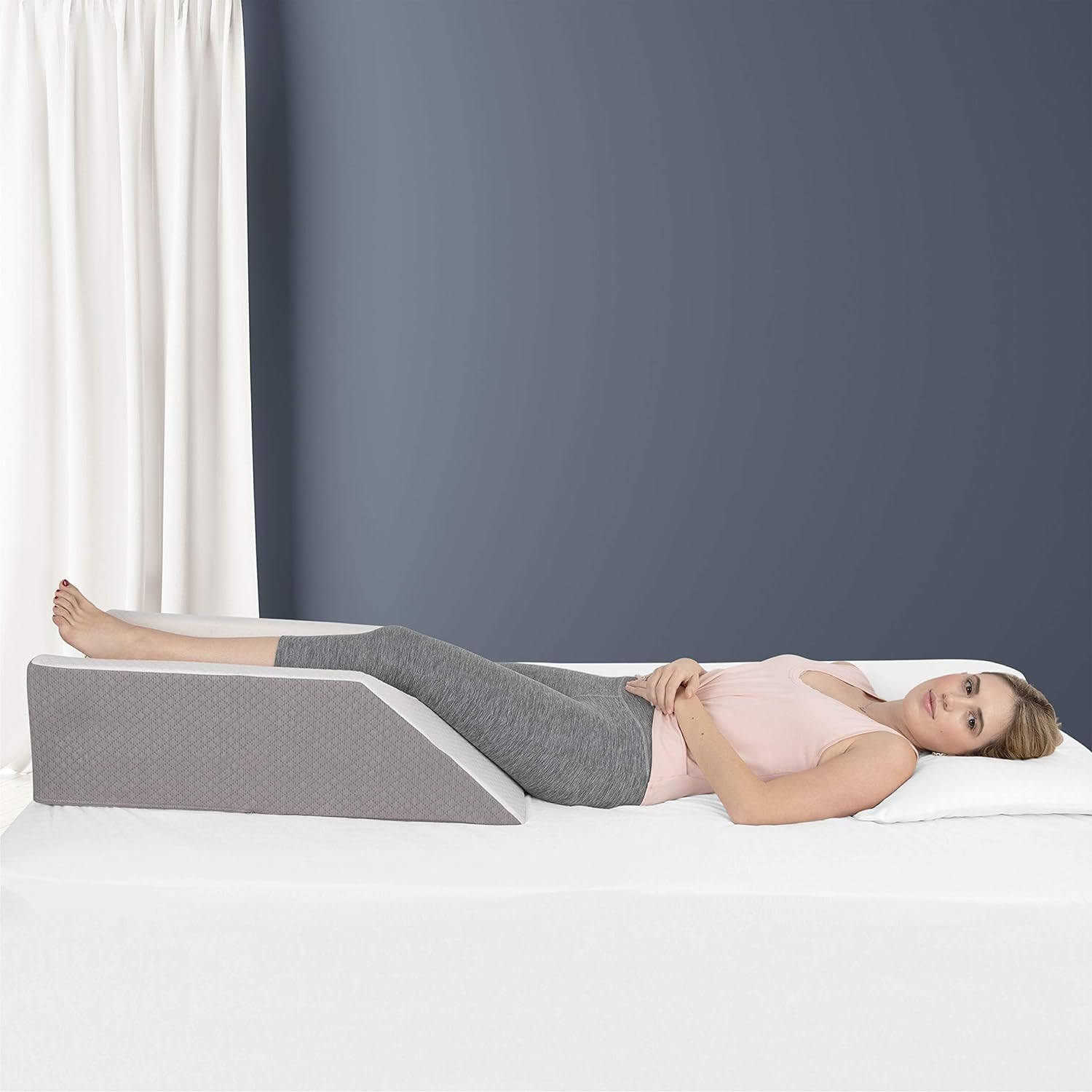 Post Surgery Leg Elevation Pillow – Contoured Jacquard Support for Recovery