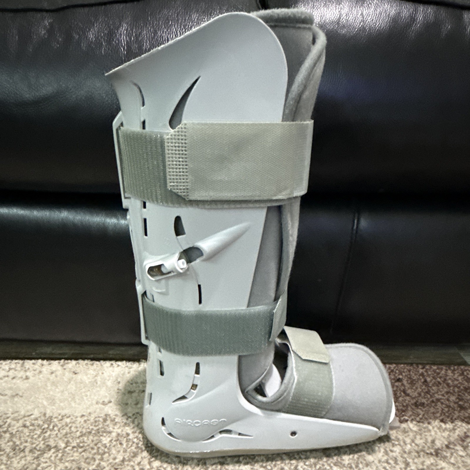 Aircast Adjustable Walking Boot Ankle Foot Immobilizer Plastic Gray/White M