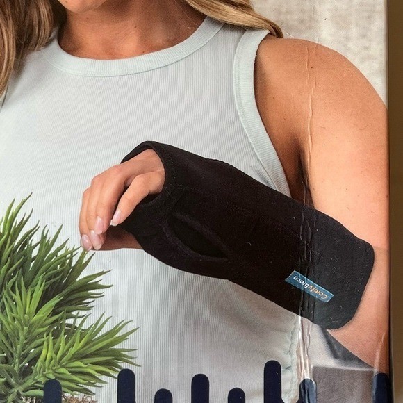 ComfyBrace Adjustable Wrist Brace One Size Adjustable Carpal Tunnel Relief
