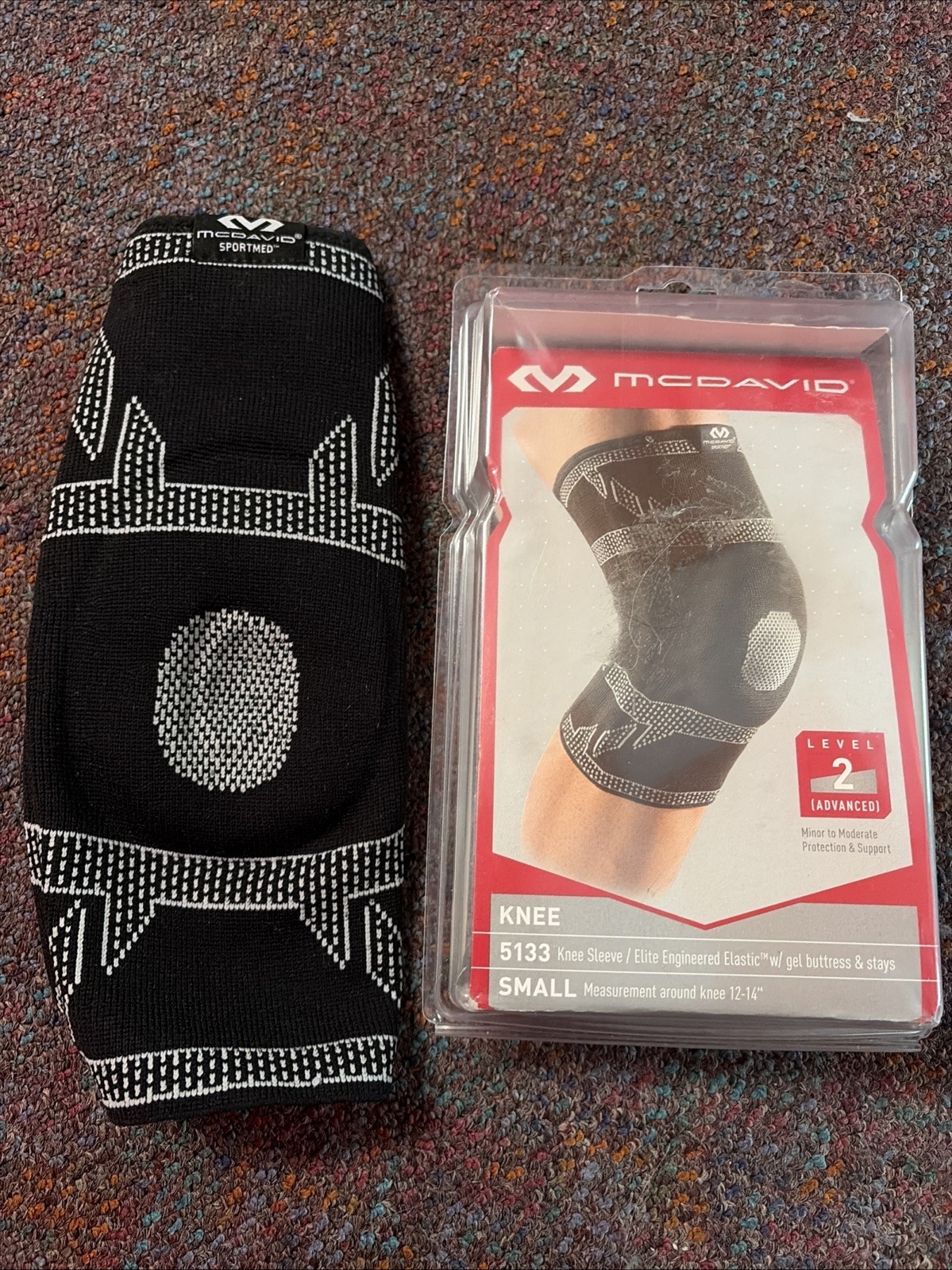 MCDAVID KNEE SLEEVE / ELITE ENGINEERED ELASTIC WITH GEL BUTTRESS & STAYS SMALL