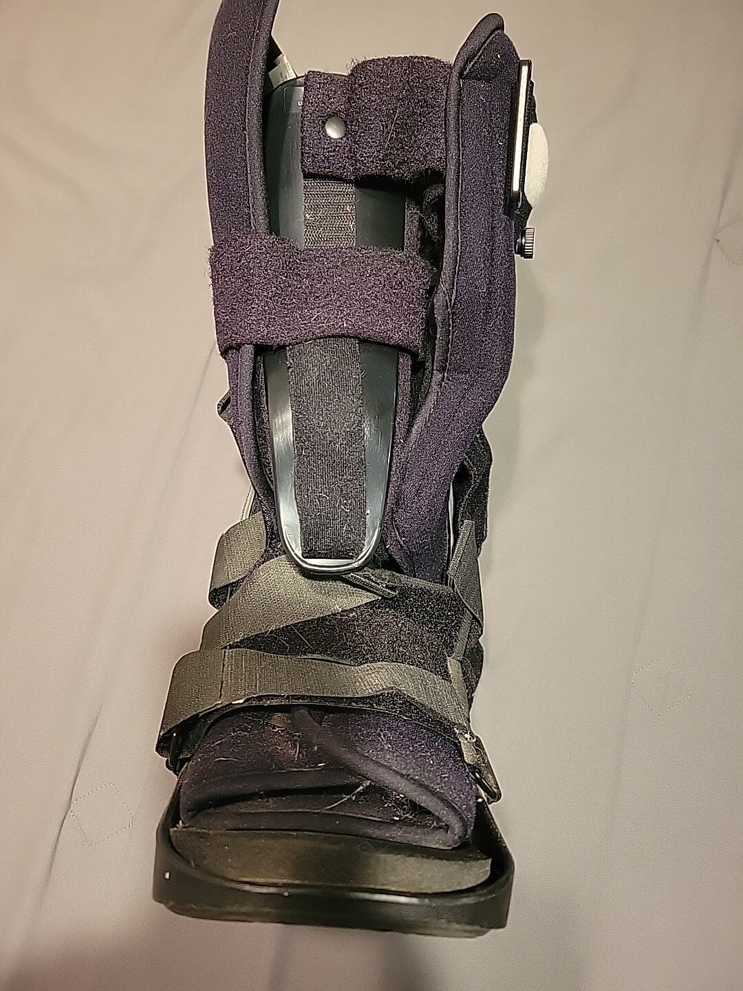 DeRoyal Orthopedic Walking Boot Size Medium MaxTrax DJO