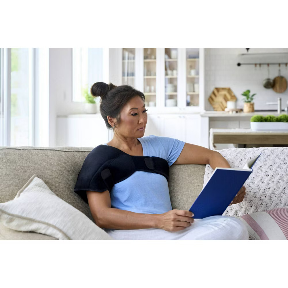 FUTURO Adjustable Hot Cold Shoulder Wrap