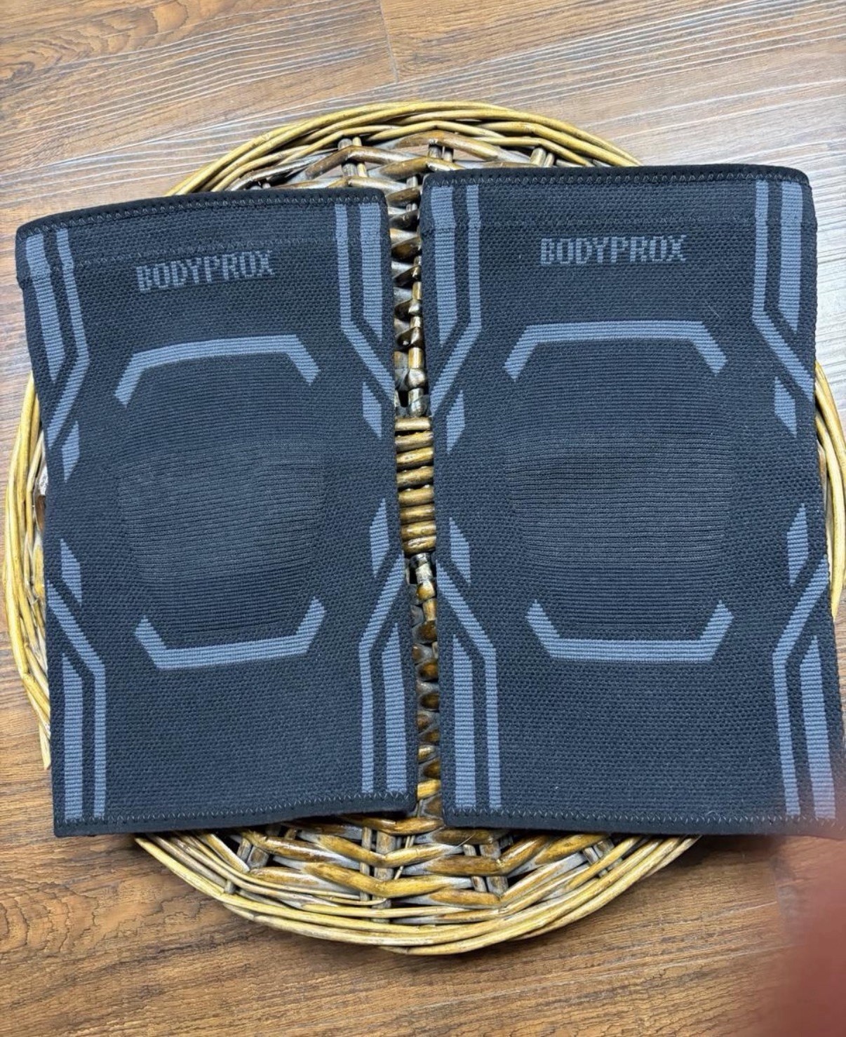 BODYPROX Knee Compression Sleeves Pair, Size M, Black/Gray Nylon Latex Spandex