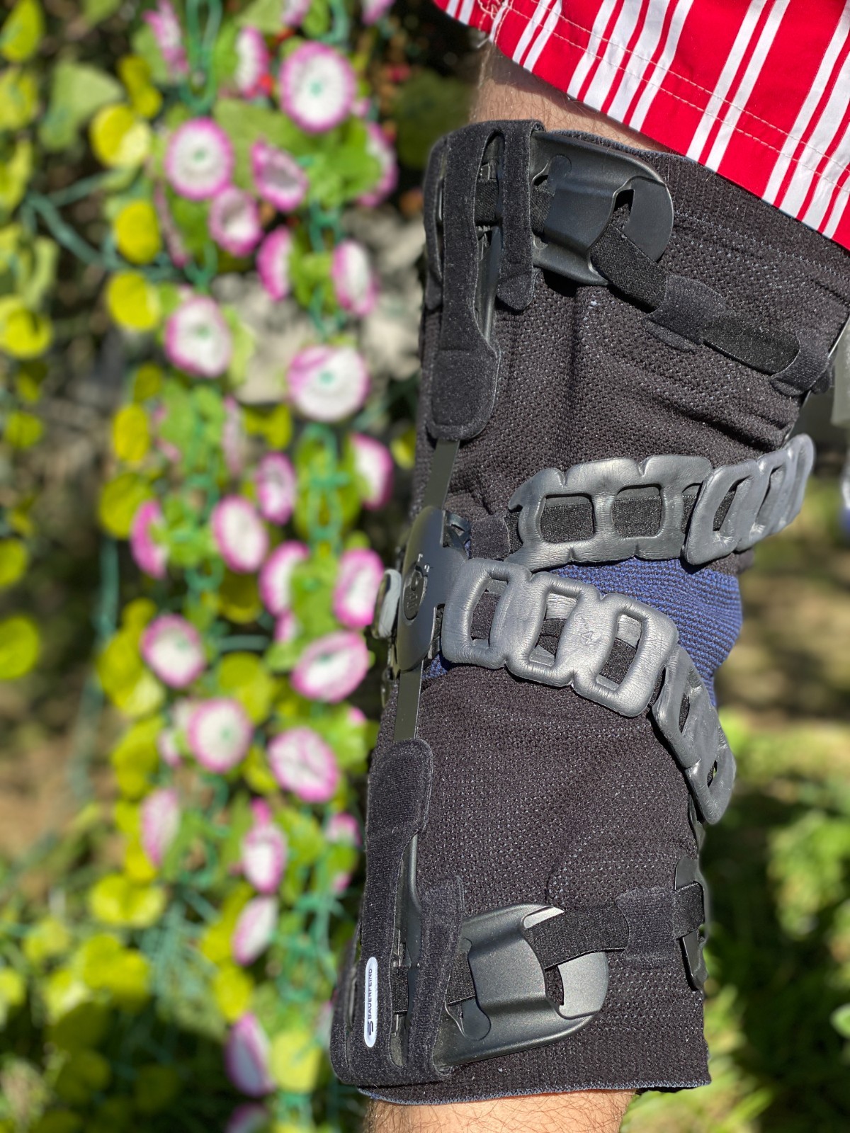 Bauerfeind GenuTrain OA Size 5 Knee Brace Support ACL Right Medial Left Lateral
