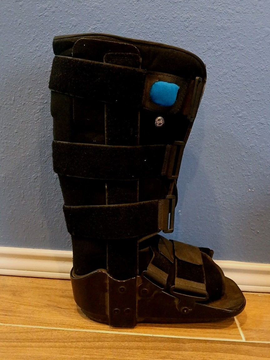 Medline Deluxe Pneumatic Ankle Walker Medical Walking Boot Size 10″