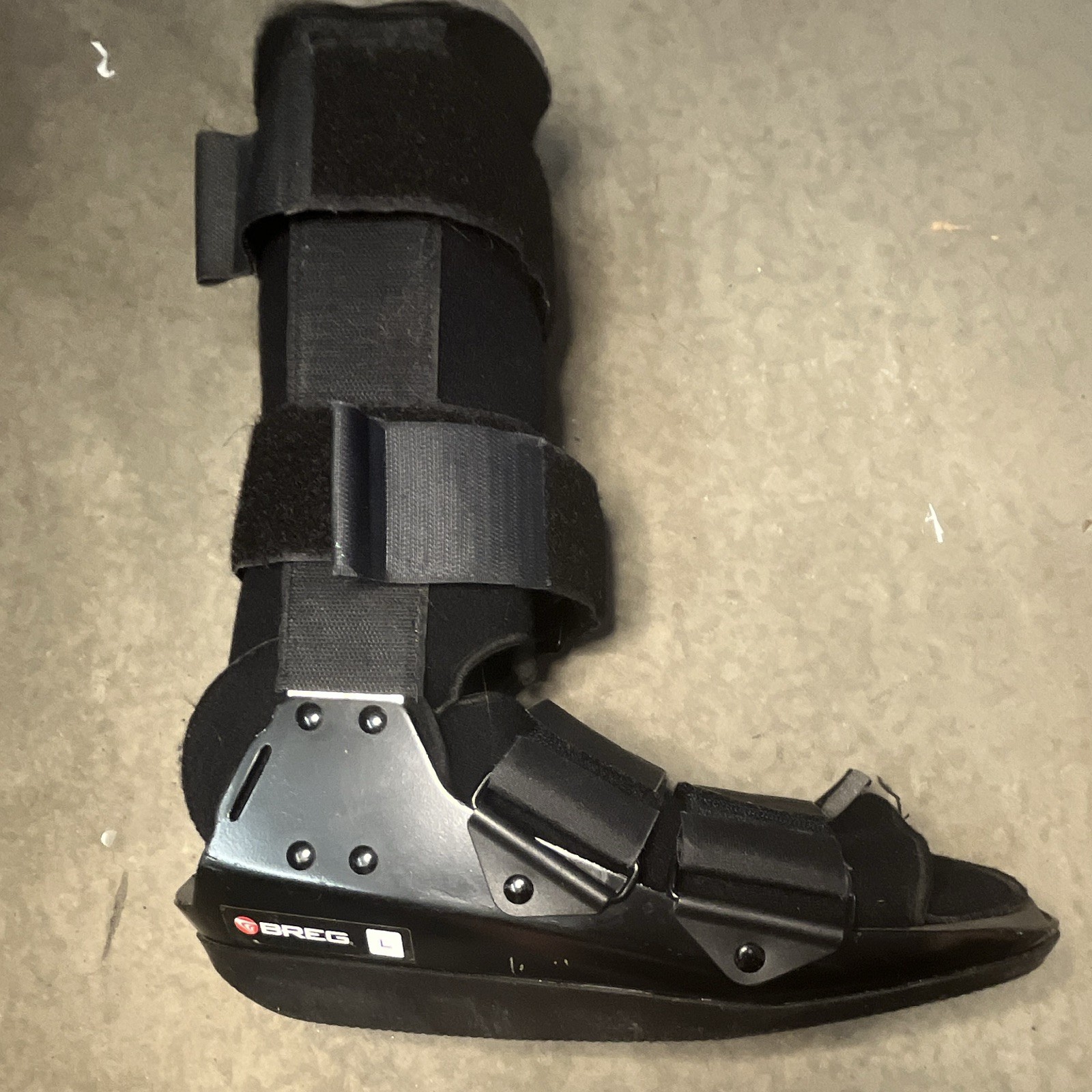 Breg Adjustable Walking Boot Brace Immobilization/Stabilization Size L Black