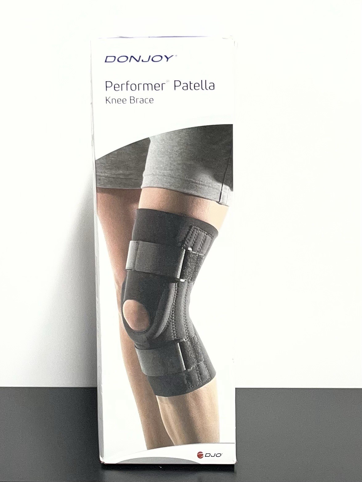 DonJoy Performer Hinged Patella Knee Brace Support Adult Size Medium 81-97485