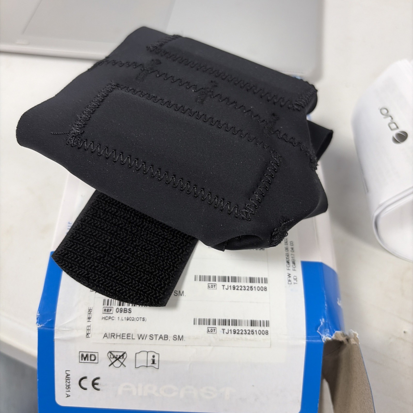 Aircast AirHeel Ankle Support Brace with Stabilizers Small