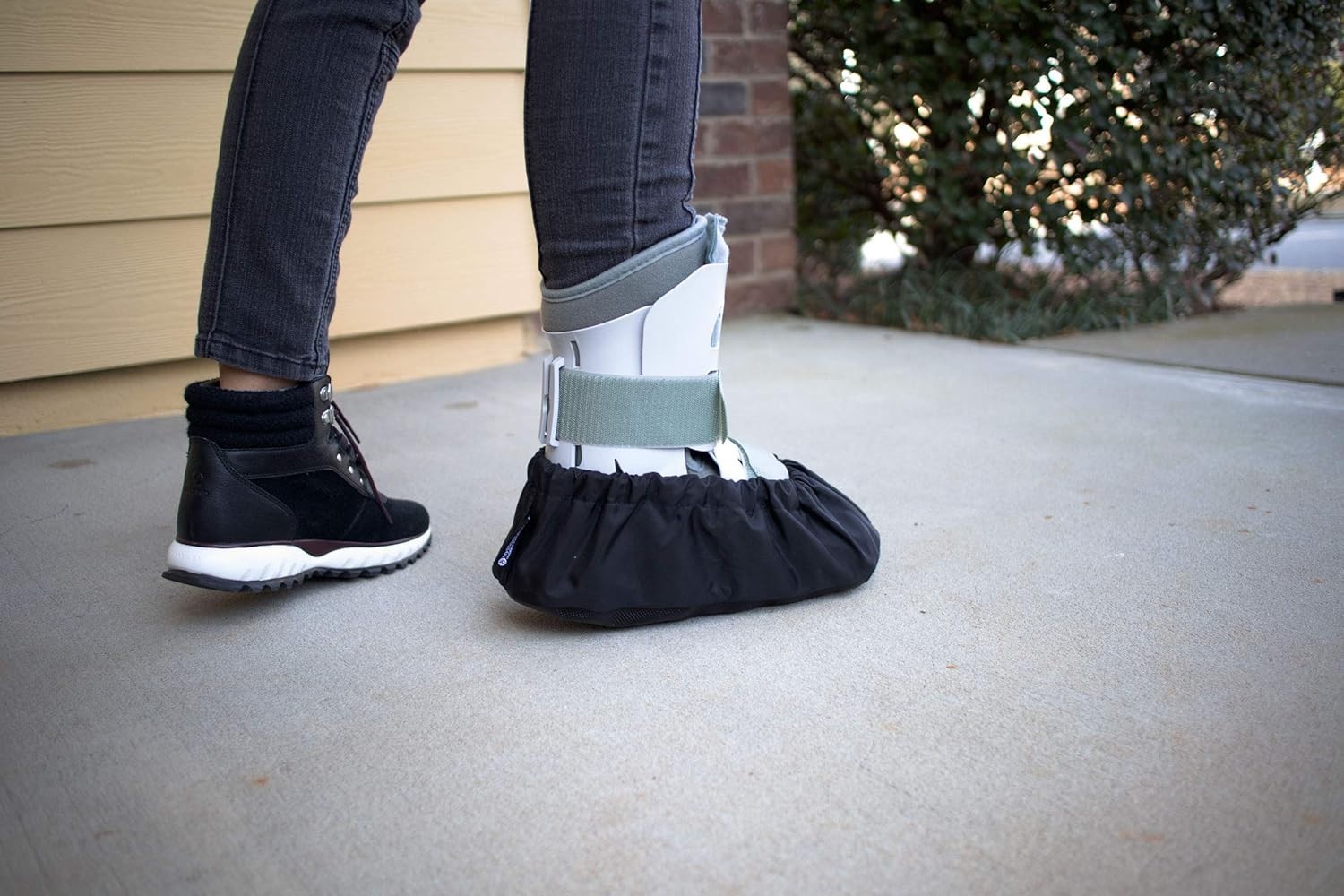 Reusable Black Walking Boot Cover for Large Size Boots – Easy Clean & Safe