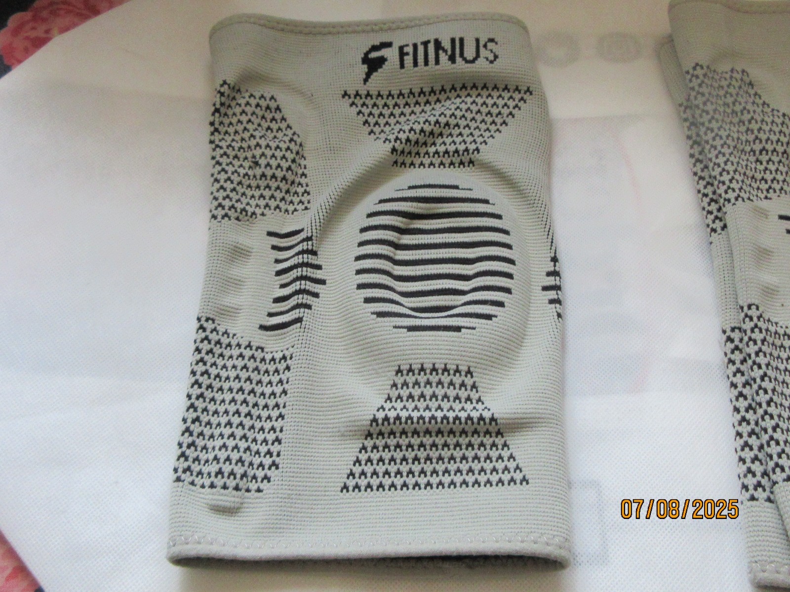 FITNUS ATHLETIC Knee Sleeve Compression Technology Knee Stability , One Size