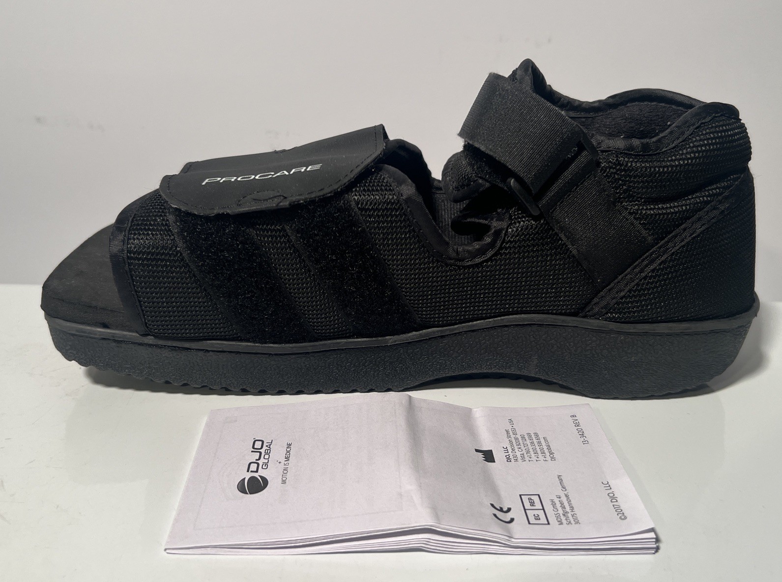 DJO Global ProCare Squared Toe Post Op Shoe Size Medium 79-81235 Black Germany
