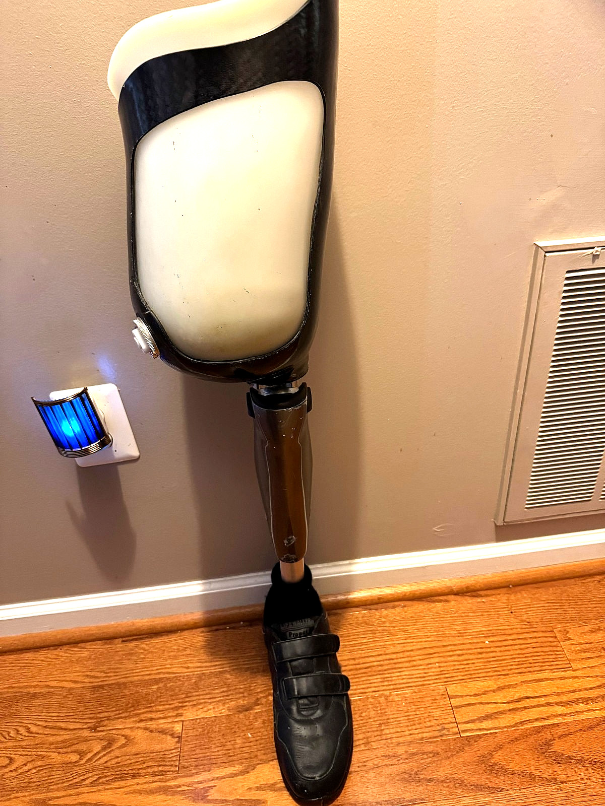 Ottobock C-Leg 3C98-3 Microprocessor Prosthetic Knee 2017 SN 4704a Above Knee