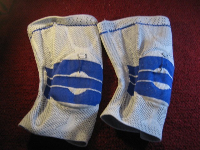 Bauerfeind GenuTrain Hinged Knee Braces Size 4-Pair Made in Germany