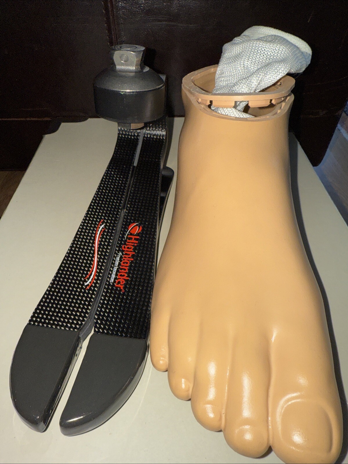 Freedom Innovations /Highlander Prosthesis Foot Size 30 max 150 Kg Right Exhihit