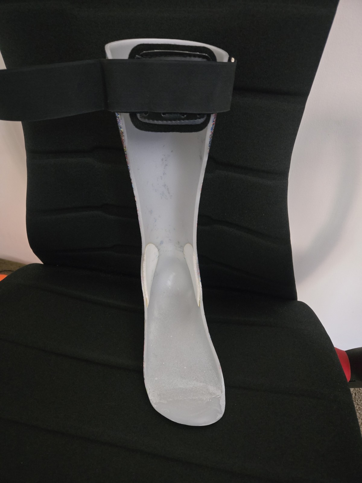 Single, Lightly Used, Right, Teen/Adult, Unbranded AFO, Plastic, Single Strap