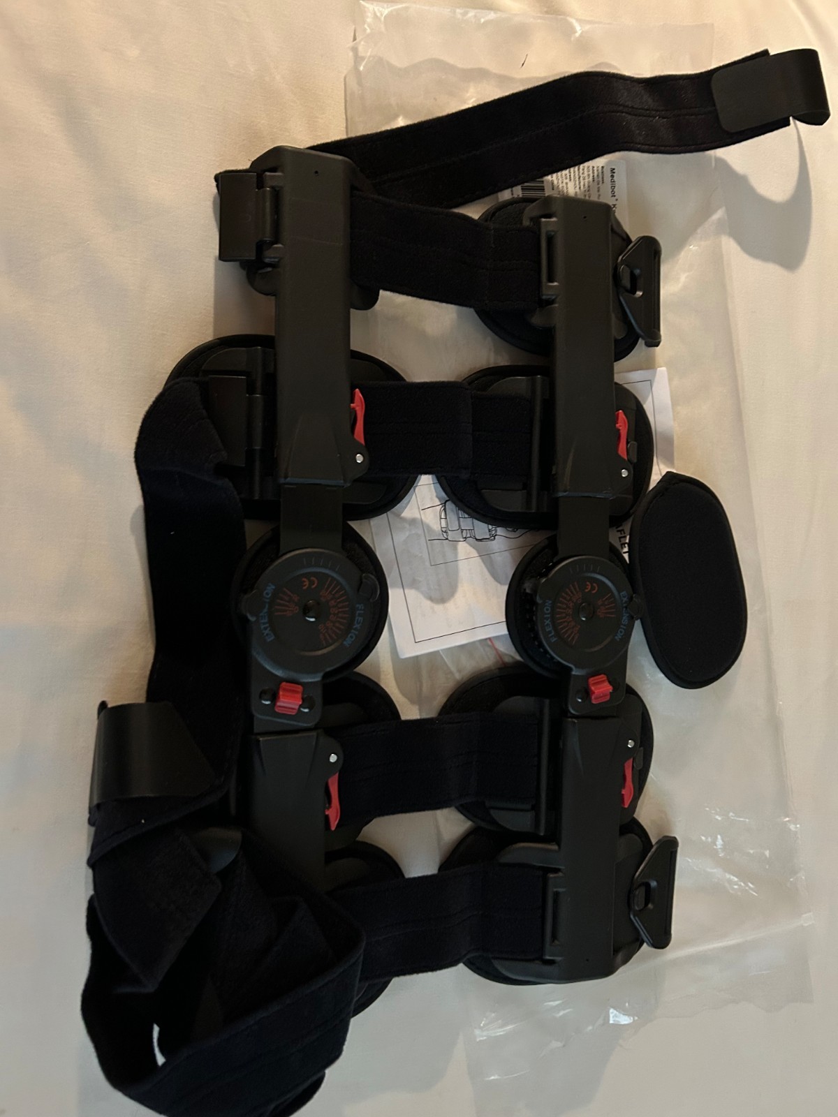 Medibot Hinged Knee Brace ROM Adjustable Knee Support Universal Size Left/right