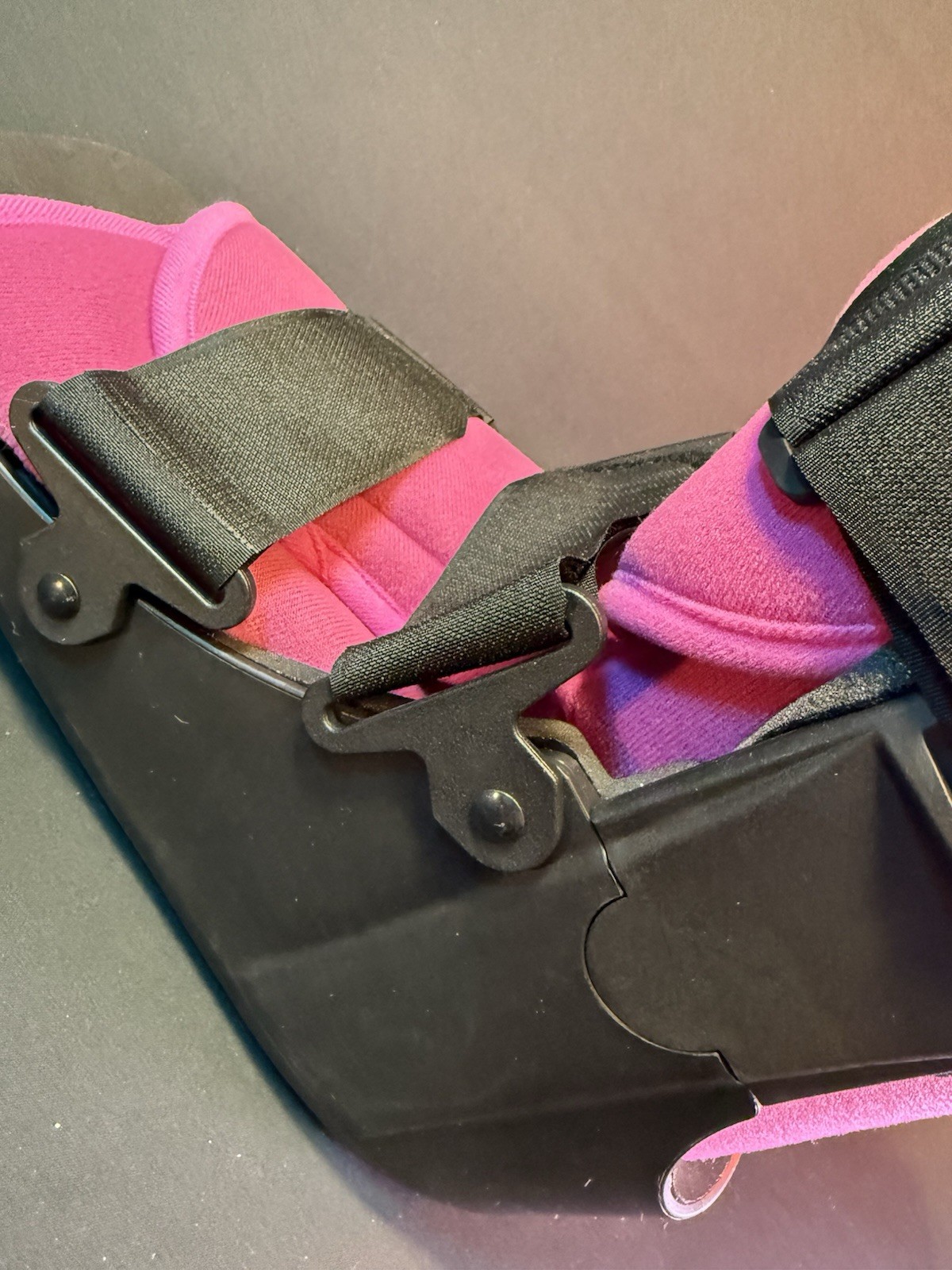 SB Low To Air Fracture Boot Large Pink Female 11.5-13.5 Male 10.5-13