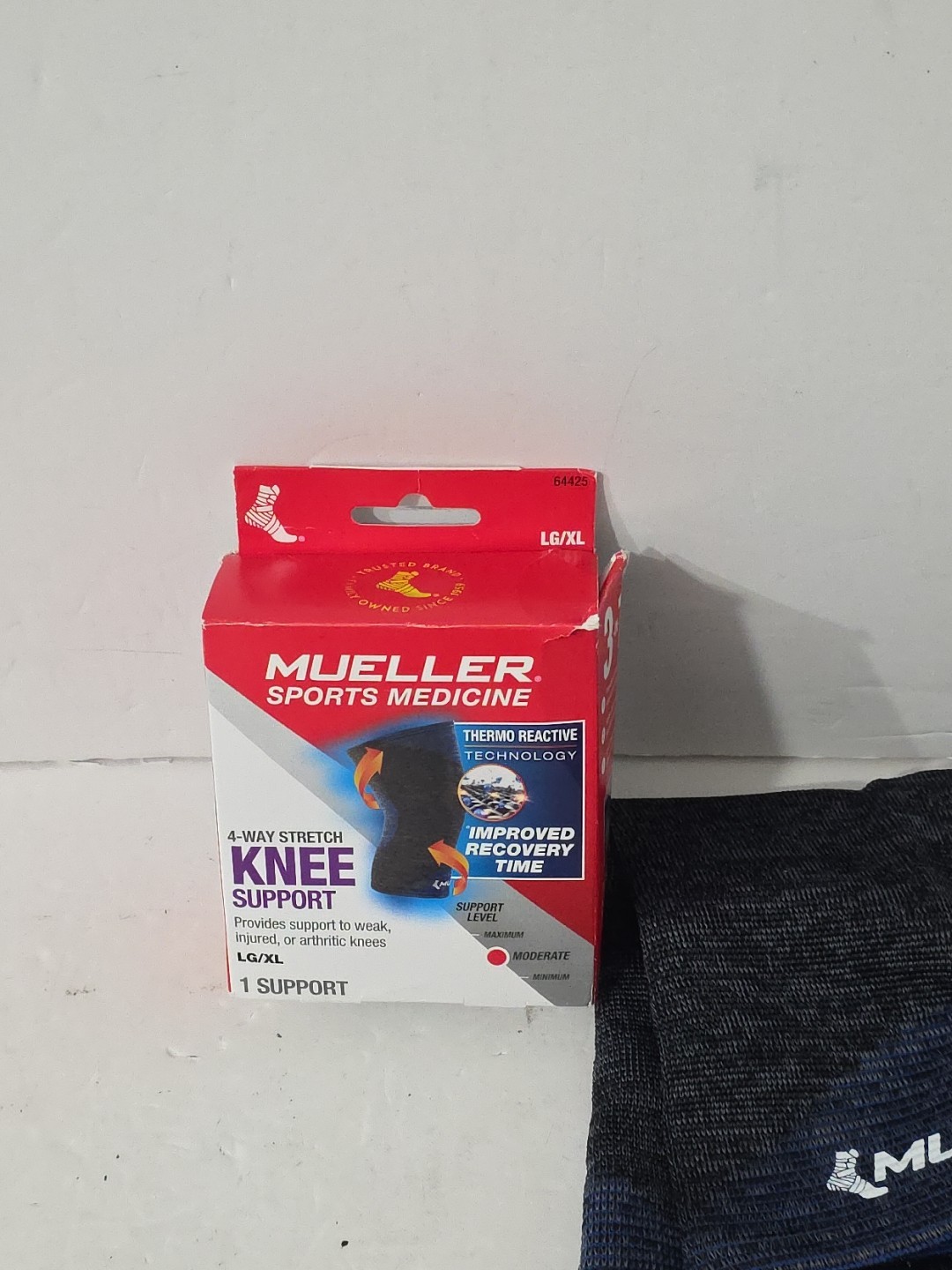 Mueller Sports Medicine 4-Way Knee Support Large/Extra Large – LG/XL