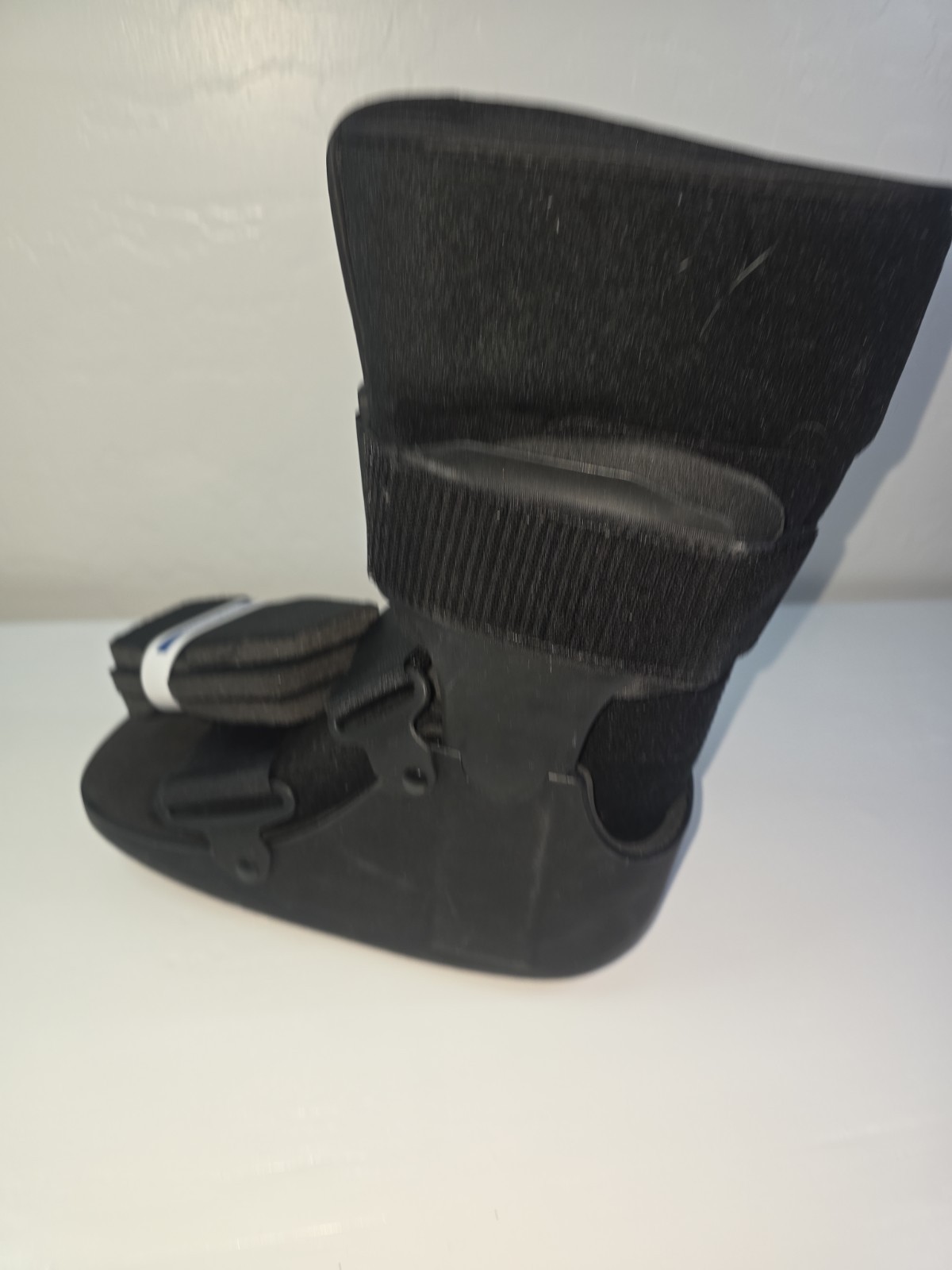 United Ortho Short Air Cam Walker Fracture Boot, Size Small Black