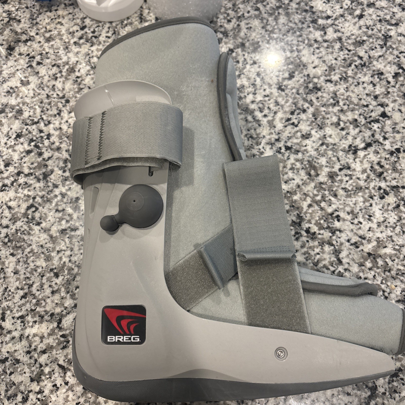 BREG Adjustable Injury ANKLE Brace / Walking Boot W/ Comfort Air Pump SZ M 7-9