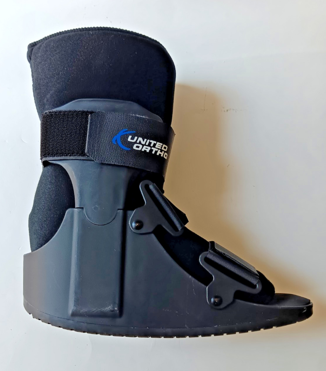 United Ortho USA14015 Short Cam Walker Fracture Boot, Medium, Black Missing Box