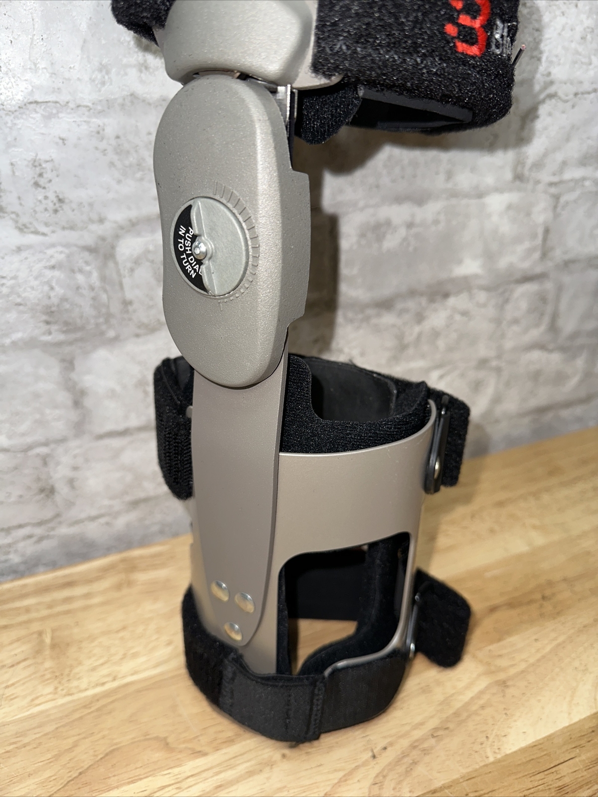 Bledsoe Thruster 3, Lateral, SIZE , XS , Right 4 Straps Black Knee Brace