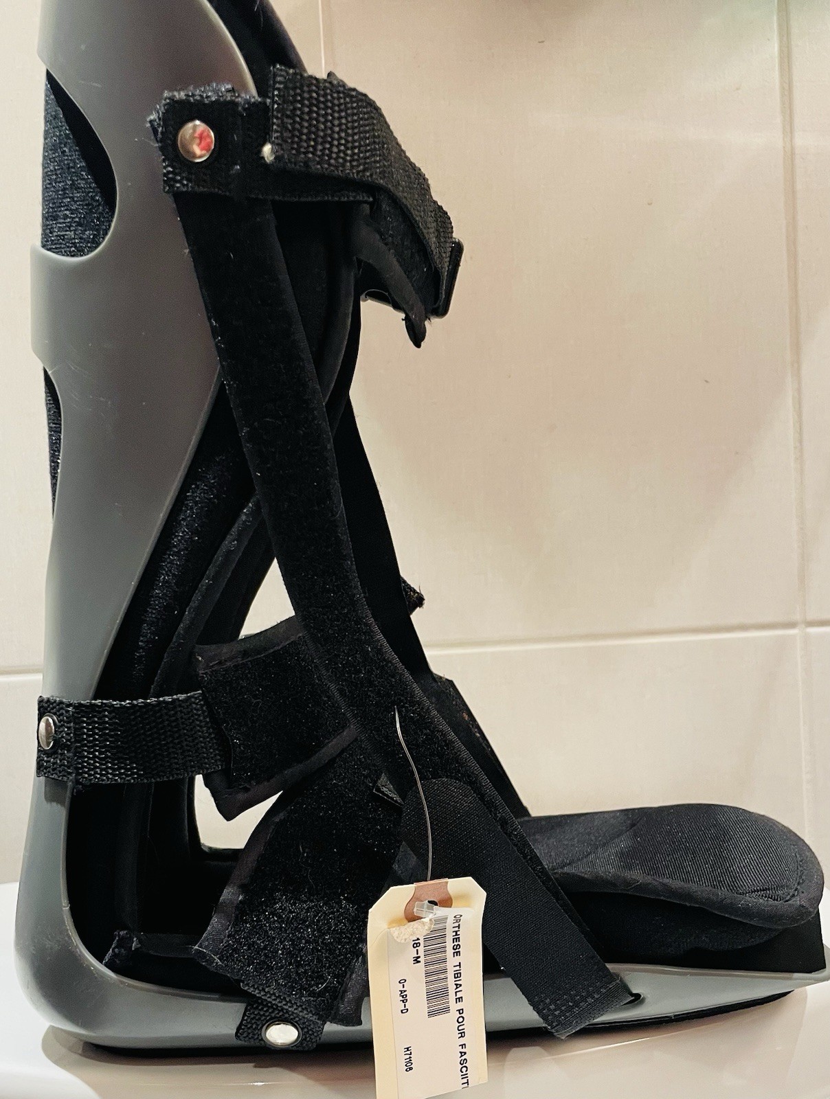 Night Splint For Plantares Fasciitis,boot hard shell Size M (New)