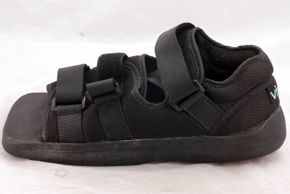 Vive Post Op Shoe – Medium Closed Toe Medical Recovery Foot & Toe Surgery