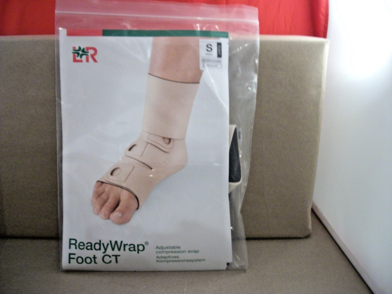 New L&R ReadyWrap Foot Small Beige Adjustable Compression Wrap – Right Foot
