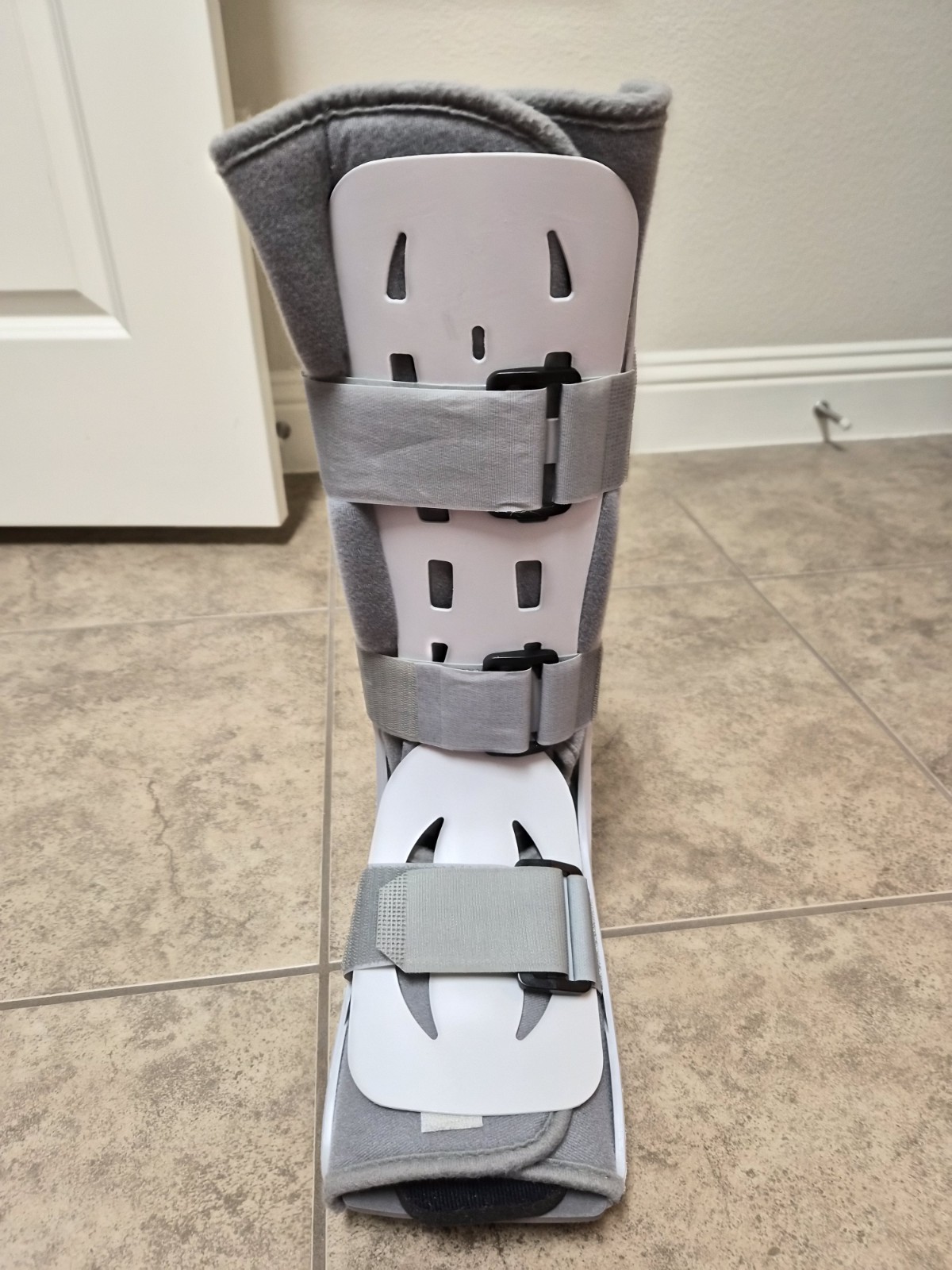 Aircast FP Walker Medium 01F-M Walking Boot Medium and hand pump