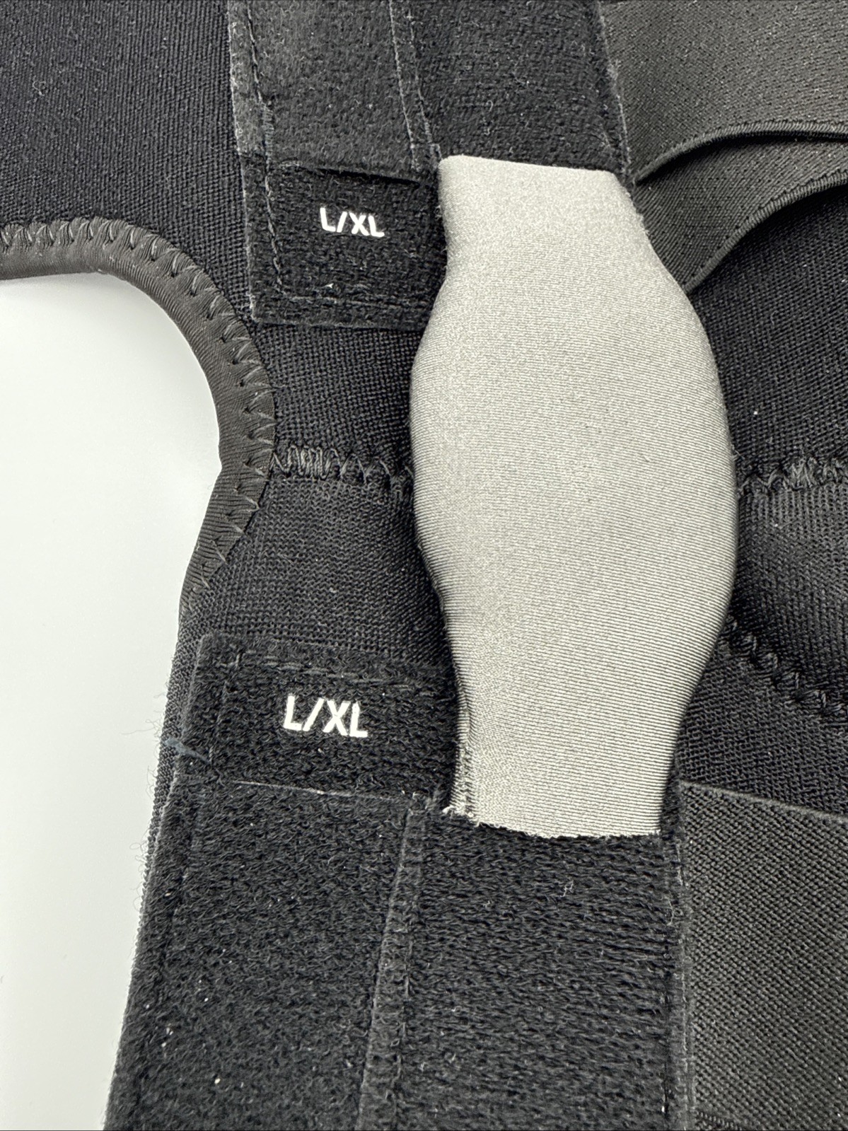 Mueller Adjustable Knee Support L/XL Black, Support Pain Relief Max Stability