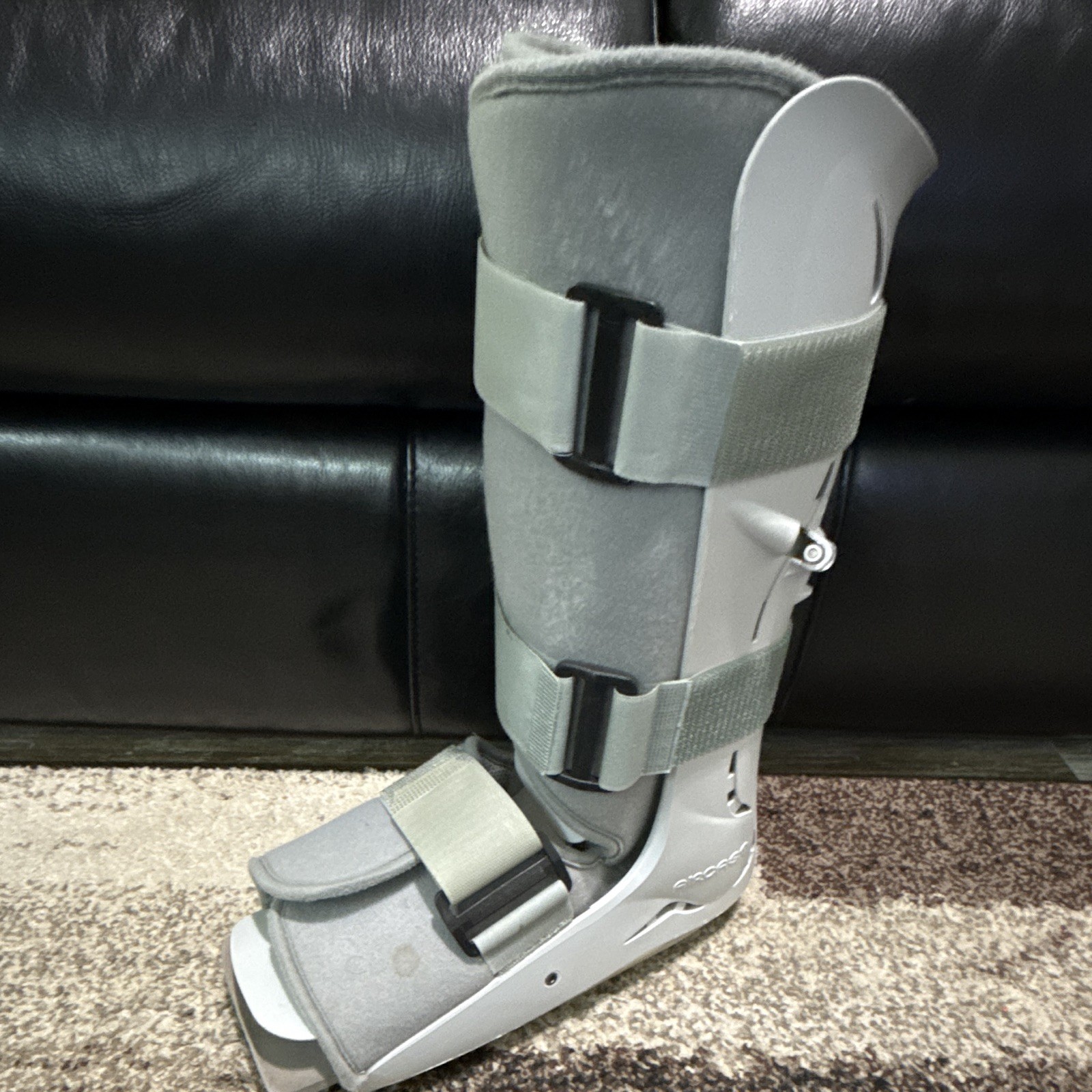 Aircast Adjustable Walking Boot Ankle Foot Immobilizer Plastic Gray/White M