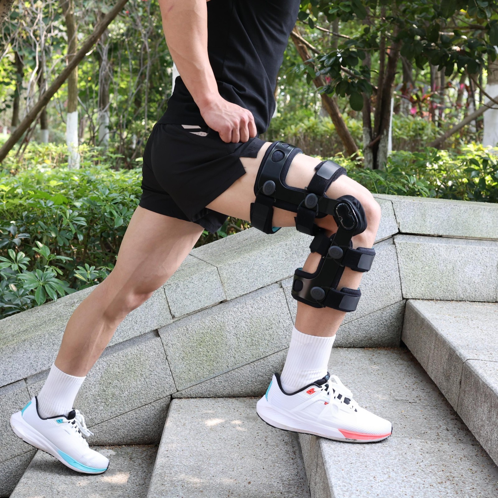 ACL/MCL/PCL Knee Brace for Sports,Ligament Injury Prevention & Pain Relief