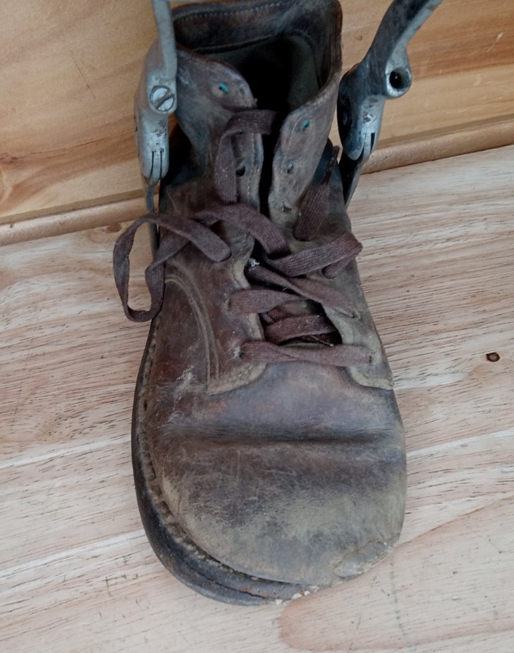Vintage Child Leg Brace Orthopedic Shoe Metal Leather Polio Knee Support Rare
