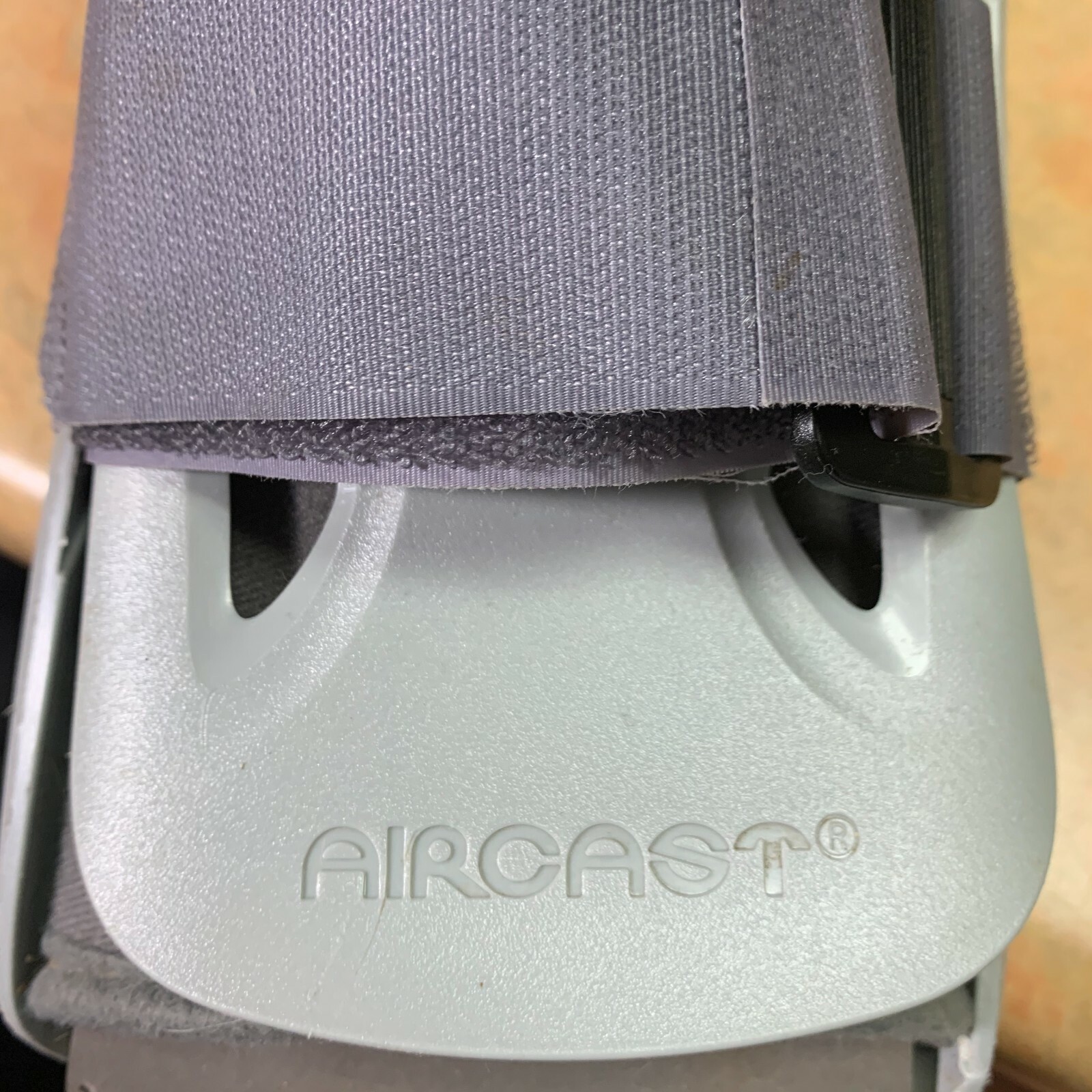 Aircast Softstrike Walking w/ Pump Boot DJO LLC – Size Medium – Air Cast Boot