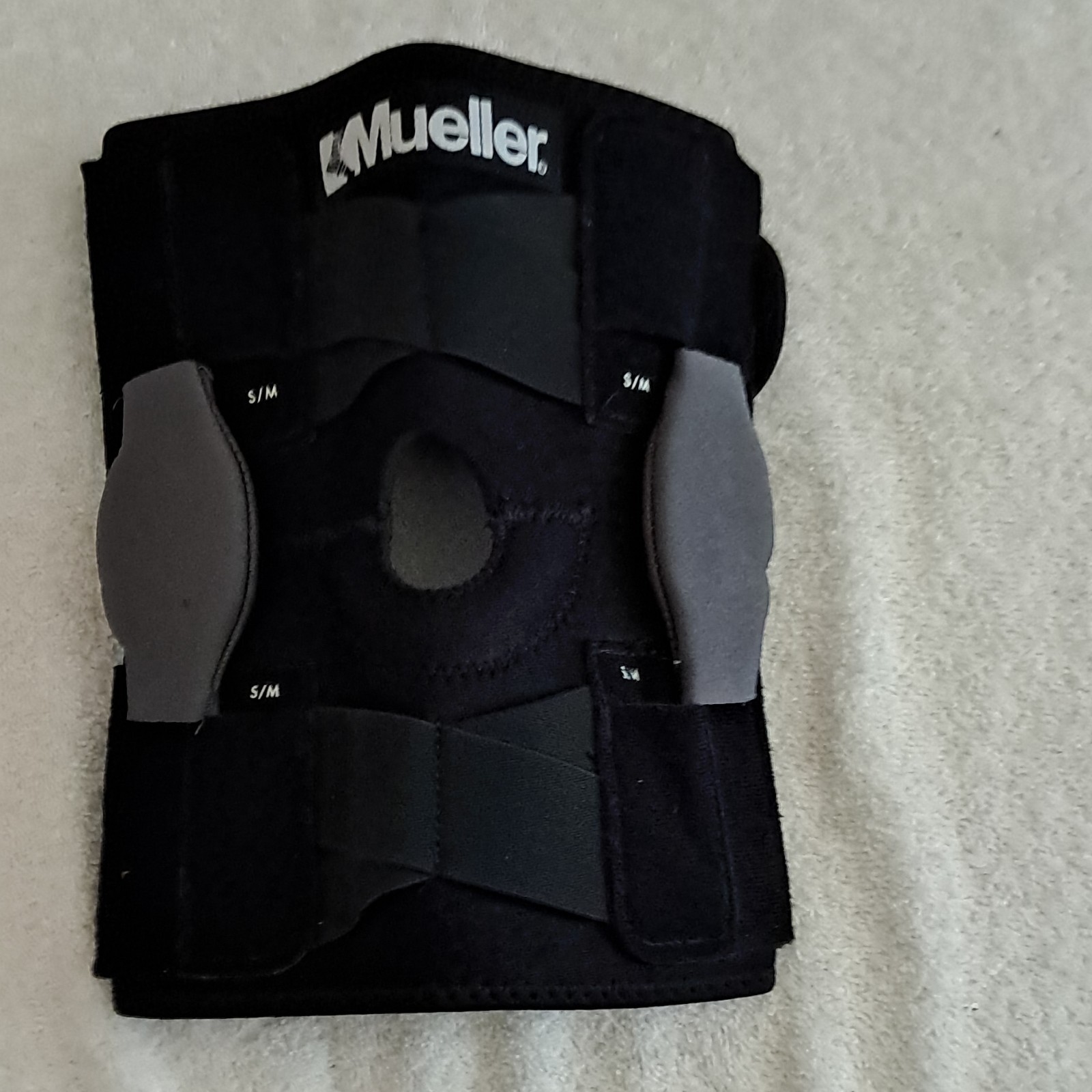 Mueller Knee Brace Stabilization Support Wrap Strap, Black, S/M (B5657)