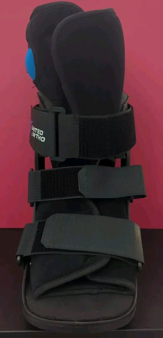 United Ortho – Short Air Cam Walker – Fracture Book – Small – Fits L/R Foot