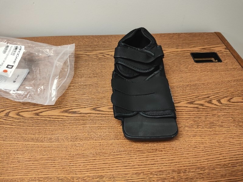 ProCare Squared Toe Post-Op Shoe Size: Medium ( Wear on the left or right )