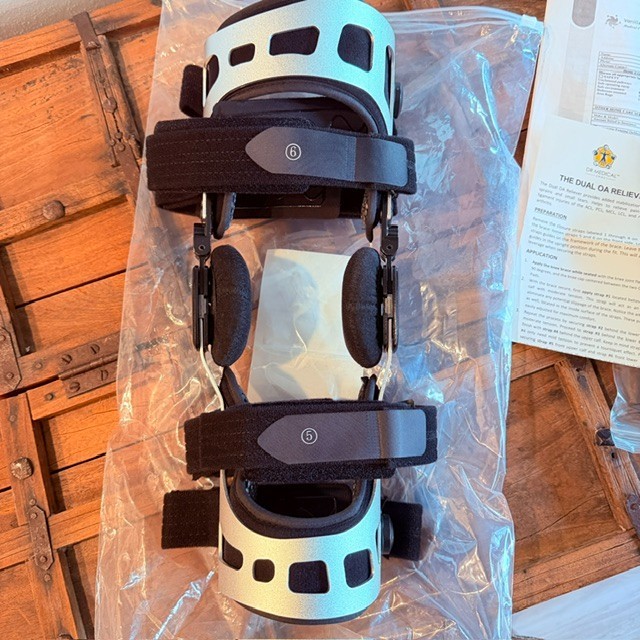 DR Medical Dual OA Reliever Right Knee Brace Small KB0104-147R-01
