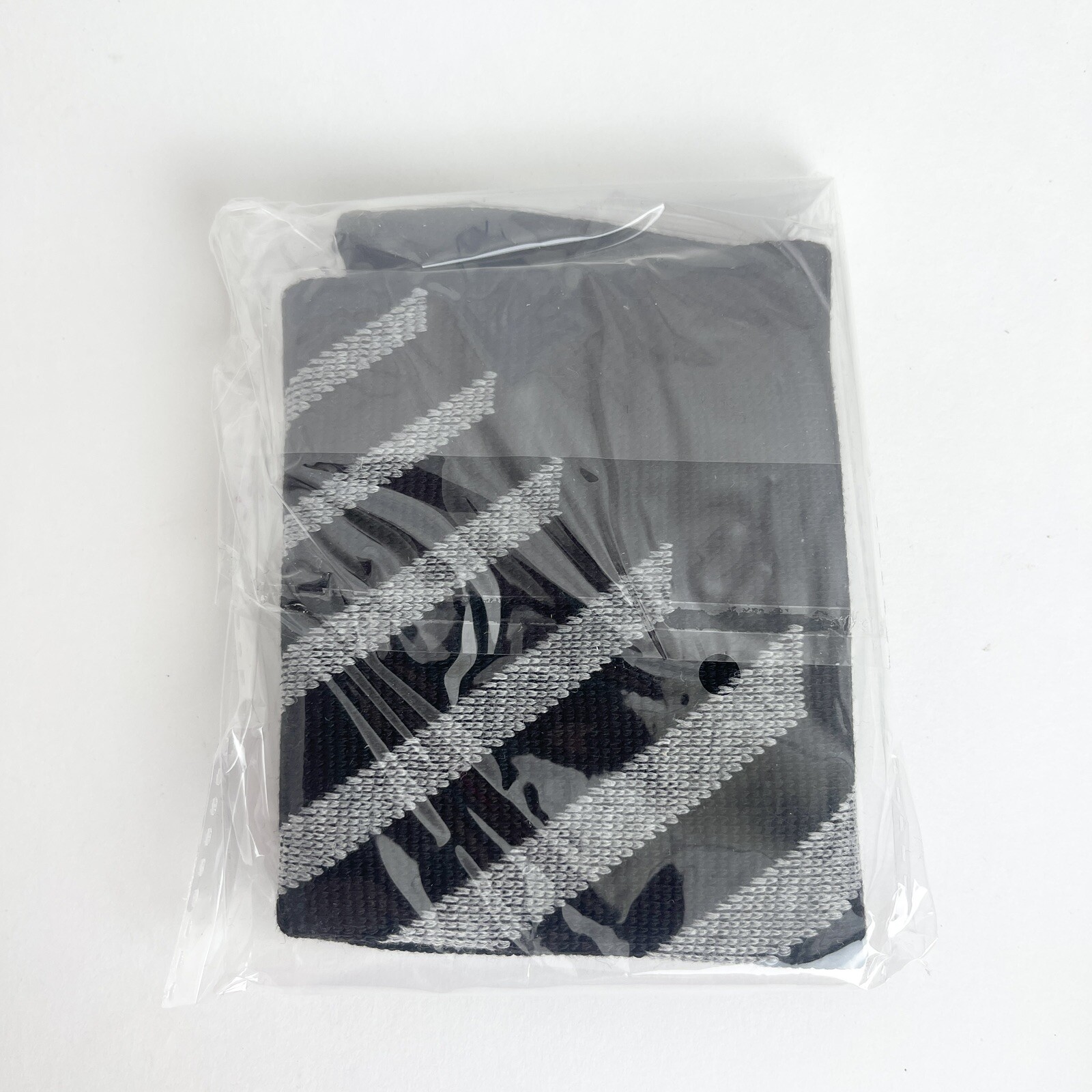 1-pack Physix Gear Sport Elbow Brace Unisex Compression Sleeve Black/Grey SMALL