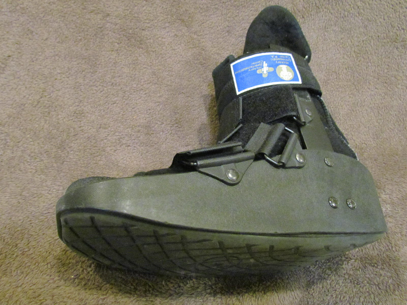 MaxTrax orthopedic walking boot, medium, 10 inches tall. Near-new cconditon.