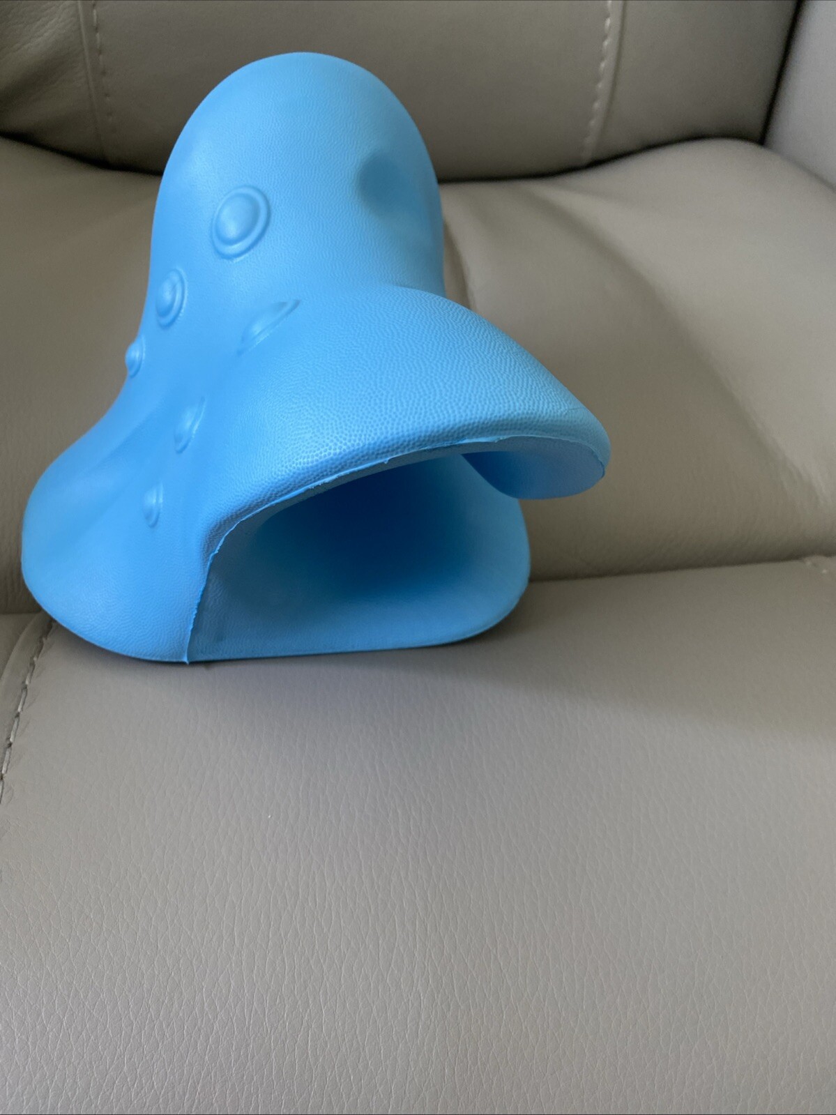Neck Cloud Cervical Traction Device Neck Stretcher Neck Pain Relief Pillow