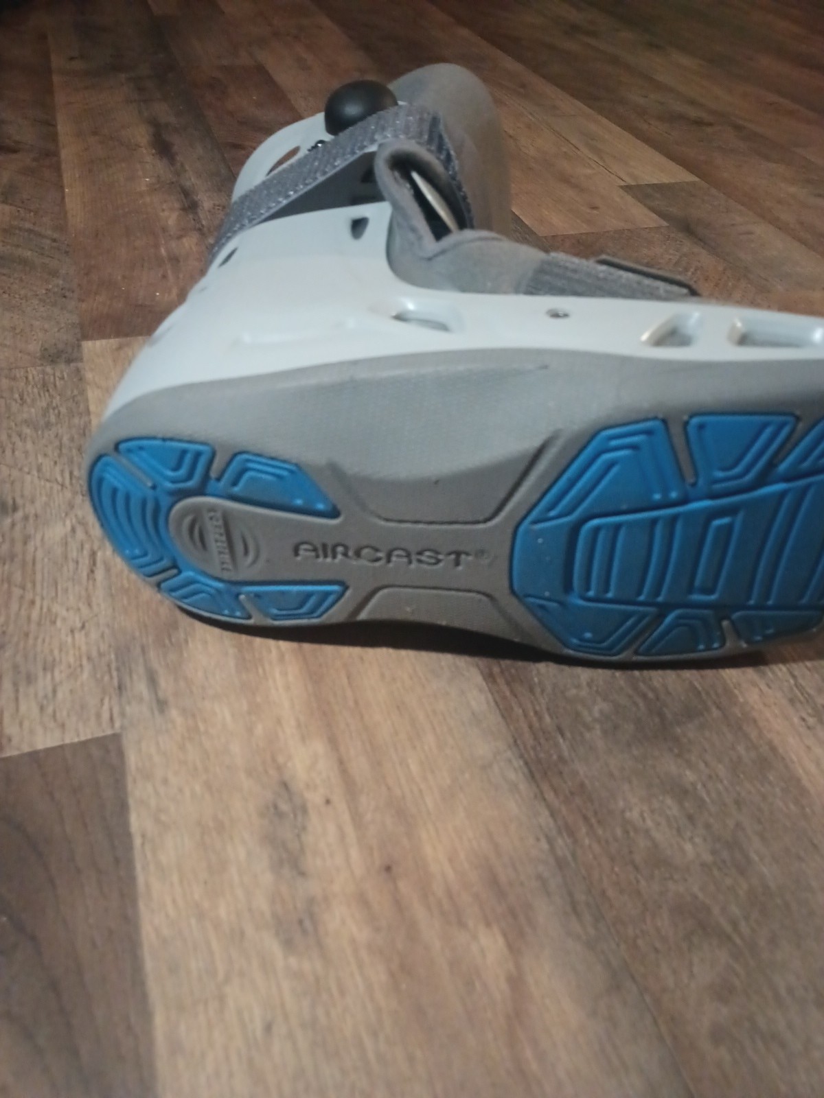 Aircast self strike inflatable walking boot, Size Small S