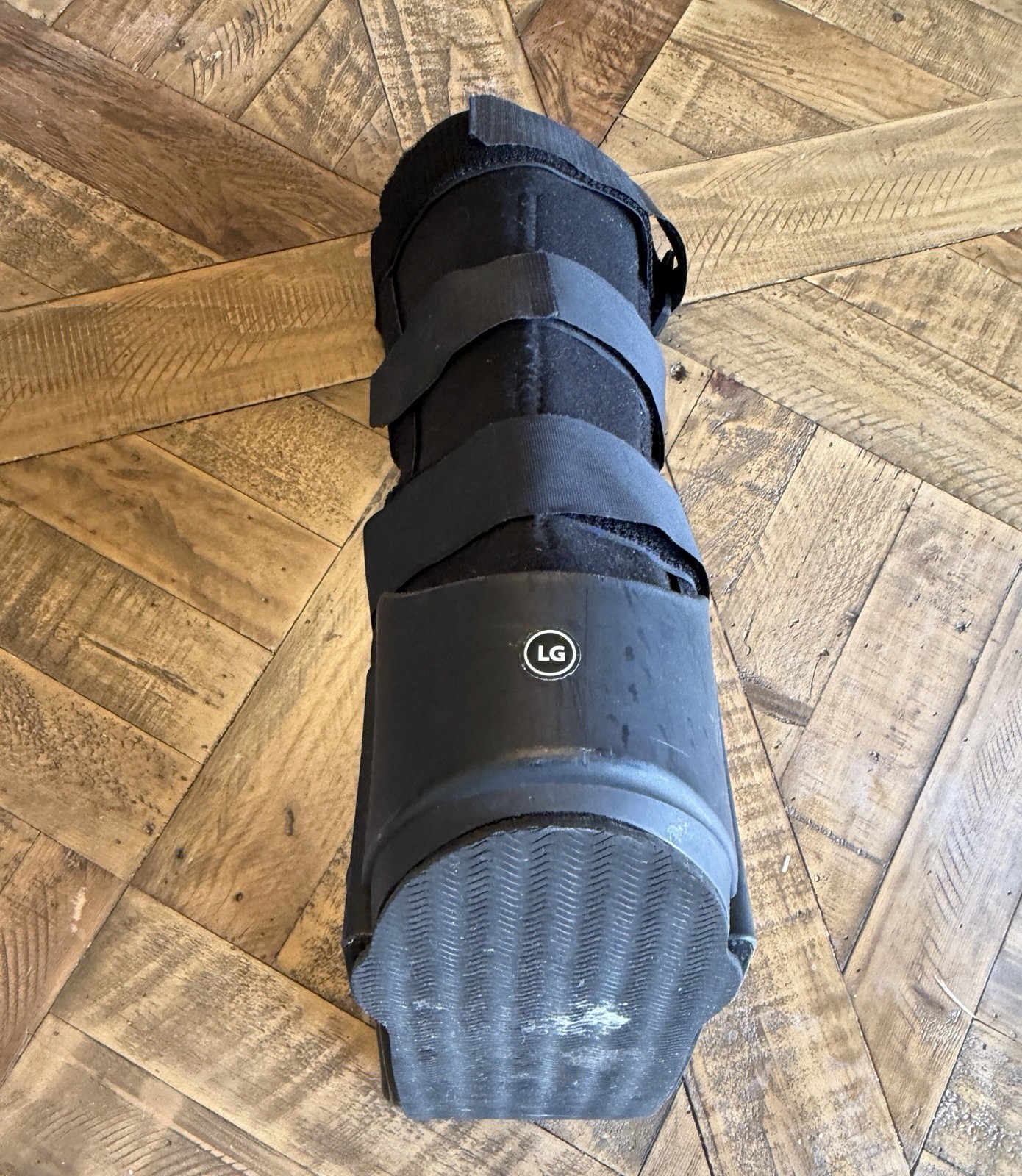 Walking Boot By Medline Full Length Size Large Side Bars Straps No Pump Comfort