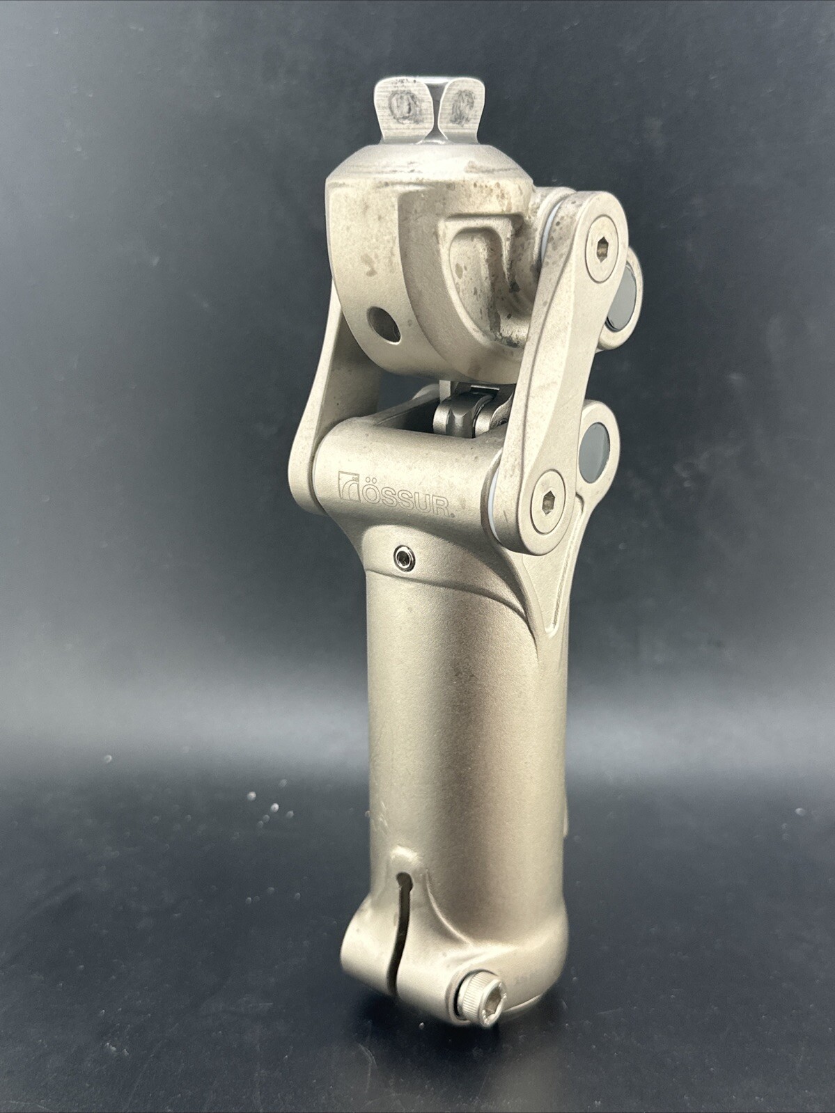 Medi Ossur OP2 Polycentric Pneumatic Prosthetic Knee.