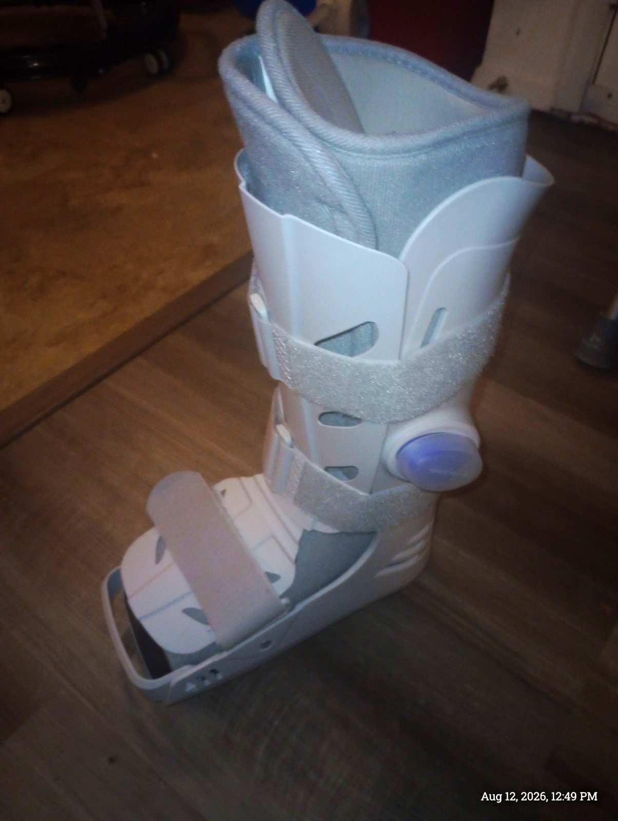 Aircast Adjustable Walking Boot Ankle/Foot Immobilizer Brace Gray/White Size M