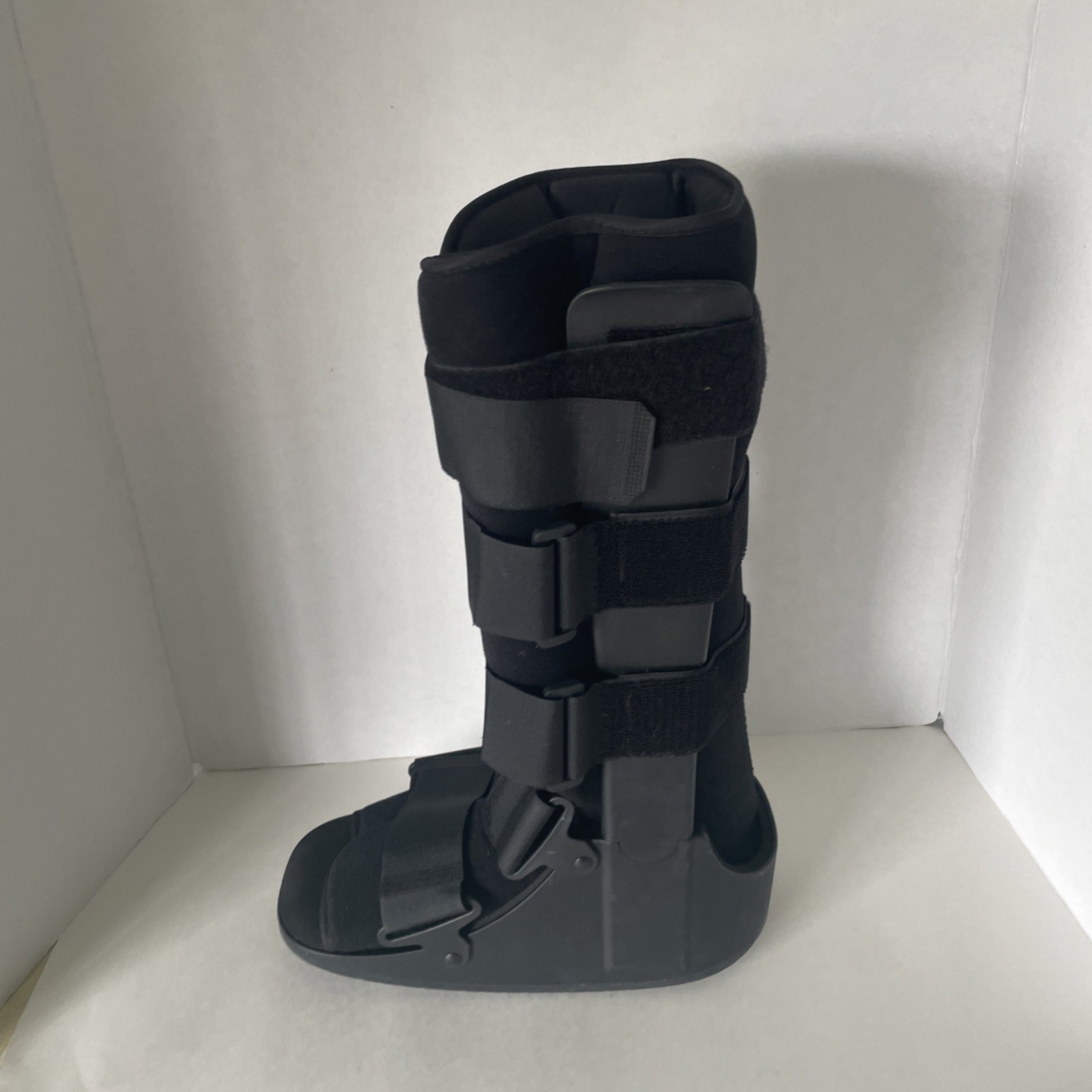 United Ortho Air Cam Walker Fracture Boot Unisex Medium Black Adjustable 14107