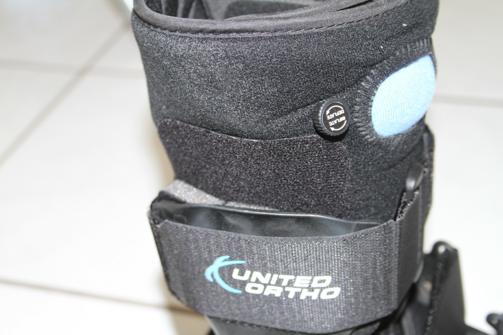 United Ortho Short Air Cam Walker Fracture Boot, SM/Med with 3 Pads 14113
