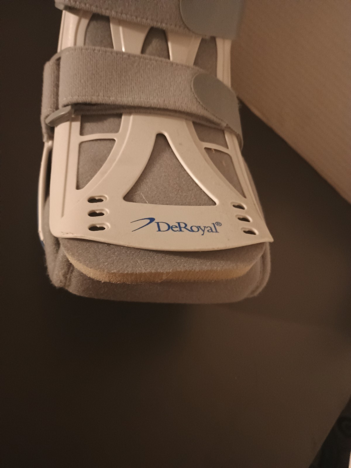 DeRoyal MEDIUM Full Shell Walker Boot w/Air Pumps – Stabilization